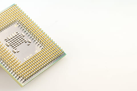 computer mikroprocessor, vendt, upside, cpu, processor, makro, pen, pin, computer, elektronik, databehandling, chip, bestyrelse, kredsløb, pc, kontrolcenter, tilslutninger, Elektroteknik, komponent, teknologi, spor, data, elektrisk, komponenter, lommeregner, software, tæt, slot, computerchip, kredsløbsplade, studio skud, ingen mennesker, bundkort, computerudstyr, indendørs, computer del, hvid baggrund, industri, elektronikindustrien, kopiere plads, tæt på, kompleksitet, udstyr, elektrisk komponent, forbindelse, høj vinkel visning, elektrisk udstyr, 2K, CC0, offentligt domæne, royaltyfrie