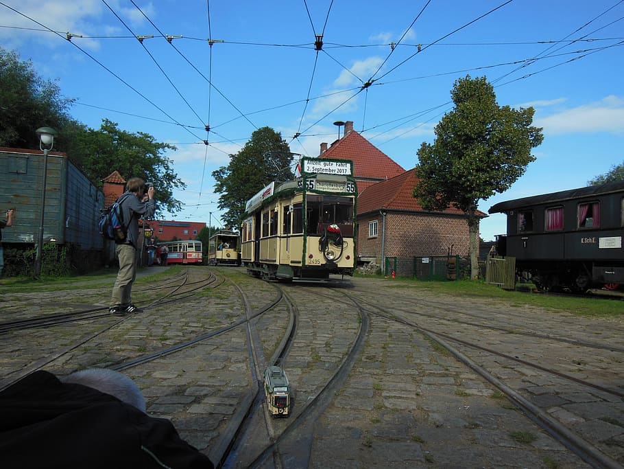 tecnologia, tramvia, històricament, museu, schoenberg, aniversari, pista, vies del ferrocarril, transport per ferrocarril, transport, persones reals, cel, manera de transport, transport públic, arquitectura, exterior de l'edifici, una persona, tren, estils de vida, naturalesa, estructura construïda, homes, arbre, estació de ferrocarril, dia, tren - vehicle, a l'aire lliure, electricitat, 4K