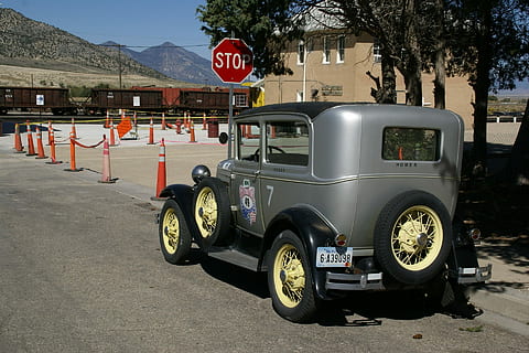ford, model, ely, nevada, cotxe clàssic, ely, nevada, clàssic, cotxe, oldtimer, automòbil, vintage, estil, vell, disseny, transport, automoció, nostàlgia, text, vehicle terrestre, comunicació, a l'aire lliure, signe, ciutat, carrer, manera de transport, carretera, arquitectura, senyal de trànsit, estructura construïda, exterior de l'edifici, dia, guió occidental, llum solar, senyal d'advertència, informació, orientació, 1080P, CC0, domini públic, lliure de regalies
