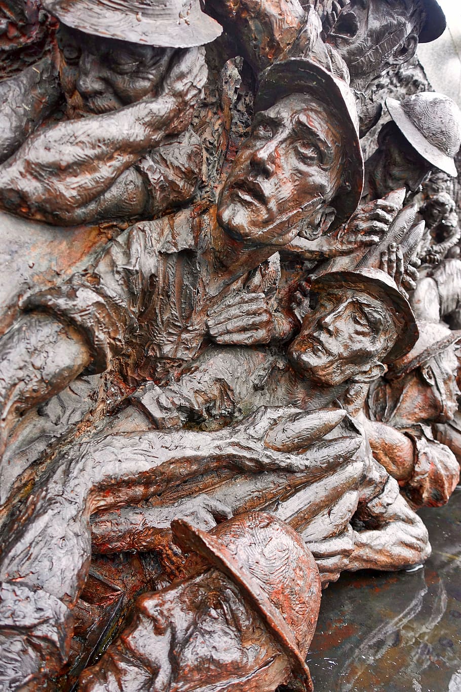 fețe, sculptură, relief, expresie, război, artistic, bronz, monument, nici o persoana, zi, vedere în unghi mare, a închide, cadru complet, în aer liber, metal, artă și sculptură, vechi, natură, ambarcațiune, grămadă, model, fructe de mare, creativitate, texturată, temperatura rece, alimente, fundaluri, 5K