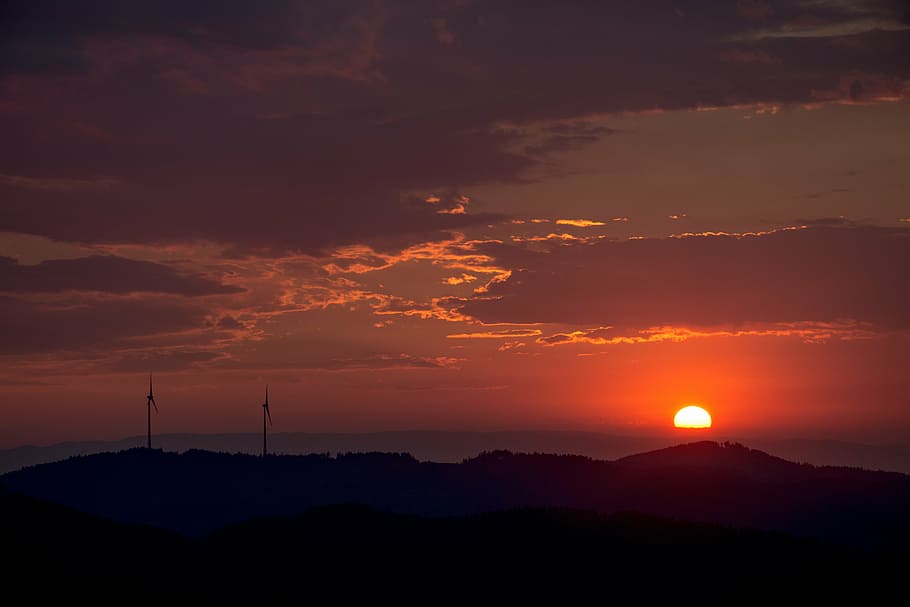 posta de sol, abendstimmung, núvols, cel, tarda, cel de la nit, humor, vermell, sol de tarda, sol, energia solar, resplendor, hermann, schmider, haslach, urenkopfturm, naturalesa, vespre, silueta, muntanya, paisatge, sortida del sol - alba, bellesa a la natura, núvol - cel, escenics - natura, color taronja, escena tranquil·la, medi ambient, tranquil·litat, cap gent, cel dramàtic, escena no urbana, idíl·lic, energia renovable, Serra, a l'aire lliure, poder a la natura, cel romàntic, 5K