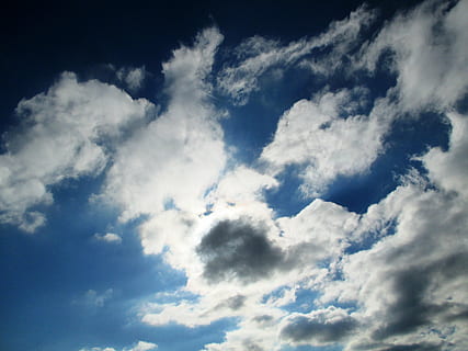 natureza, céu, nuvens, nuvem negra, capas de sol, humor, azul, branco, cinzento, nuvem - céu, cloudscape, beleza na natureza, scenics - natureza, origens, atmosfera, meio Ambiente, nublado, tranquilidade, cor branca, vento, fofo, meteorologia, céu dramático, ninguém, ao ar livre, liberdade, limpar \ limpo, clima, brilhante, 4K, CC0, domínio público, royalty free