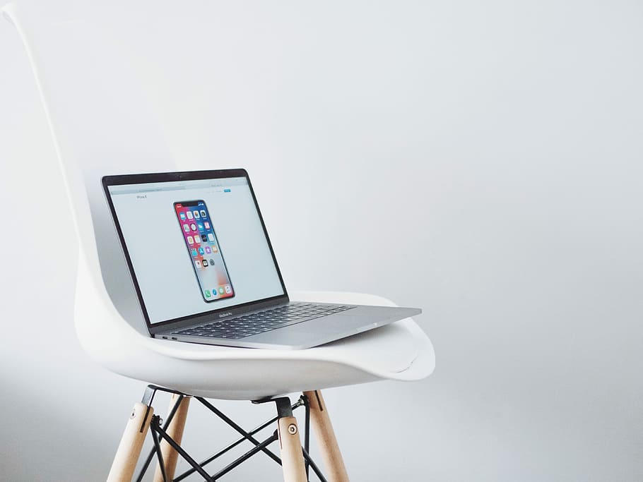 convertit, MacBook, superior, blanc, cadira, MacBook Air activat, espai, gris, iphone x display, d’informacions, portàtil, iphone, tecnologia, tecnologia sense fils, connexió, comunicació, ordinador, còpia espai, a l'interior, taula, dispositiu d’informació portàtil, tir de l'estudi, modern, cap gent, Internet, portabilitat, telèfon intel·ligent, mobles, oficina, natura morta, 4K