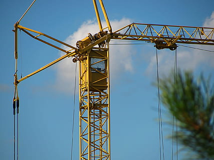 Kran, Baustelle, Maschine, Ausrüstung, Hochbau, Maschinen, Konstruktion, Kran - Baumaschinen, Baugewerbe, Himmel, Blau, Industrie, Bautätigkeit, die Architektur, stehlen, gebaute Struktur, Entwicklung, aufheben, Metall, Baurahmen, Tag, keine Leute, Flachwinkelansicht, Natur, draußen, Gelb, Sonnenlicht, sonnig, Baumaschinen, industrielle Ausrüstung, 1080P, CC0, gemeinfrei, lizenzfrei
