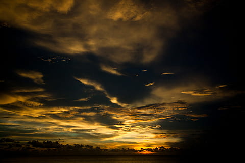grigio, arancia, nuvole, cielo nuvoloso giallastro, nube, tramonto, cielo, crepuscolo, Alba, nuvoloso, splendere, sole, Paradiso, all'aperto, al di fuori, ombra, giallo, nuvola - cielo, bellezza nella natura, scenics - natura, cielo drammatico, volante, natura, temi animali, Cloudscape, nessuno, la tranquillità, animale, ambiente, scena tranquilla, tempesta, fauna selvatica, uccello, luce del sole, buio, 2K, CC0, dominio pubblico, privo di copyright