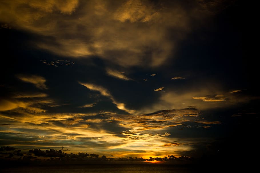 grigio, arancia, nuvole, cielo nuvoloso giallastro, nube, tramonto, cielo, crepuscolo, Alba, nuvoloso, splendere, sole, Paradiso, all'aperto, al di fuori, ombra, giallo, nuvola - cielo, bellezza nella natura, scenics - natura, cielo drammatico, volante, natura, temi animali, Cloudscape, nessuno, la tranquillità, animale, ambiente, scena tranquilla, tempesta, fauna selvatica, uccello, luce del sole, buio, 2K