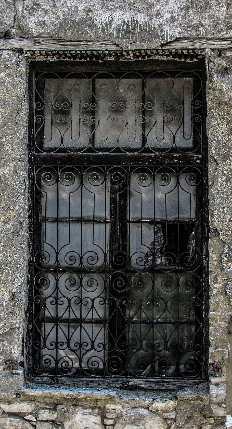 finestra, vecchio, costruzione, abbandonato, finestra vecchia, arrugginito, rotto, Grecia, Volos, danneggiato, fabbrica, metallo, architettura, giorno, nessuno, all'aperto, struttura costruita, sicurezza, esterno dell'edificio, chiuso, protezione, grattugiare, modello, griglia metallica, caratteristica della parete, Casa, testo, ferro battuto, 4K