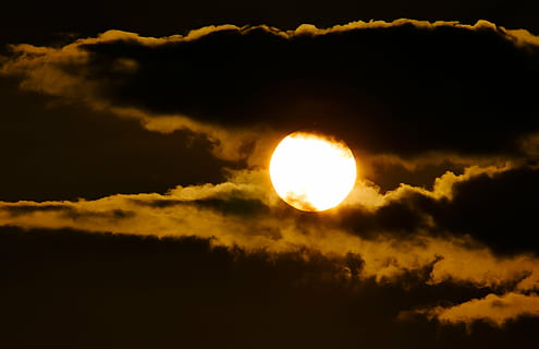 full, måne, skyet, himmel, natt, natur, skyer, sol, solnedgang, kveldshimmel, solstien, kveld, sky - himmel, gul, form, majestetiske, skjønnhet i naturen, scenics, naturskjønnhet - natur, rom, dramatisk himmel, ingen folk, ro, rolig scene, idylliske, astronomi, sollys, utendørs, atmosfære, miljø, bra belyst, formørkelse, 4K, CC0, offentlig domene, opphavsrett gratis