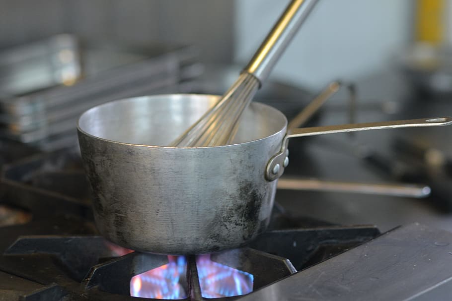 grigio, inossidabile, pentola in acciaio, cucinando, cucina, capocuoco, professione, Hotel, piatto, preparazione, in casa, stufa, nessuno, bruciatore - piano cottura, calore - temperatura, stanza domestica, utensile da cucina, attrezzature domestiche, ardente, fuoco, cibo e bevande, recipiente di cottura, fuoco - fenomeno naturale, apparecchio, fiamma, cucina domestica, cibo, concentrarsi sulle conoscenze acquisite, casseruola, 4K