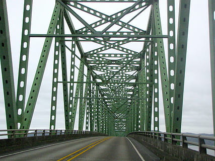 most, Struktura, kraść, architektura, transport, budowa, Droga, metal, woda, pejzaż miejski, Inżynieria, przemysł, żelazo, projekt, podróżować, rzeka, przemysłowy, most - struktura stworzona przez człowieka, połączenie, droga naprzód, kierunek, zbudowana struktura, malejąca perspektywa, Natura, Znikający punkt, oznakowanie dróg, dzień, symbol, cechowanie, znak, na dworze, długie, dźwigar, stal, 5K, CC0, domena publiczna, darmowe zdjęcia