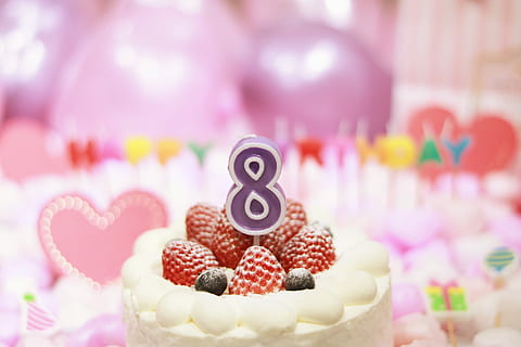 tarta rellena de fresa, púrpura, blanco, 8 velas, fresa, pastel, vela, postre, comida, comida dulce, magdalena, celebracion, gastrónomo, caramelo, Formación de hielo, color rosa, decoración, nadie, bocadillo, forma de corazón, horneado, rojo, amor, cumpleaños, pastel de cumpleaños, multi color, dulce, evento, comida y bebida, aniversario, evento de celebración, fiesta - evento social, dia de san valentin - vacaciones, velas de cumpleaños, 1080P, CC0, dominio público, libre de derechos