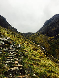 perso, valle, Glencoe, montagna, cielo, bellezza nella natura, scenics - natura, ambiente, natura, nessuno, scena non urbana, paesaggio, la tranquillità, scena tranquilla, giorno, pianta, colore verde, catena montuosa, nuvola - cielo, erba, crescita, all'aperto, picco di montagna, pista, 4K, CC0, dominio pubblico, privo di copyright
