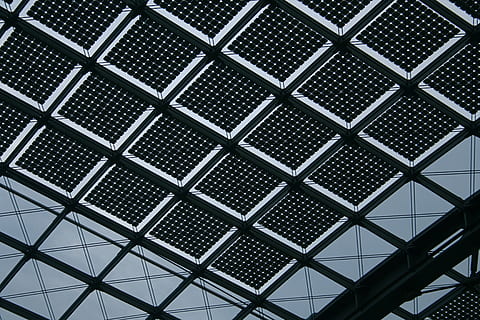 patró, silueta, quadrícula, tren, estació, Berlín, plataforma, de Rodalies, rail, ferrocarril, Alemanya, transport, ferro, urbà, diagonal, marc complet, fons, disseny, forma, a l'interior, cap gent, forma geomètrica, estructura construïda, metall, arquitectura, textura, primer pla, repetició, sostre, modern, tecnologia, vista d’angle baix, característica arquitectònica, arquitectura i art, 2K, CC0, domini públic, lliure de regalies