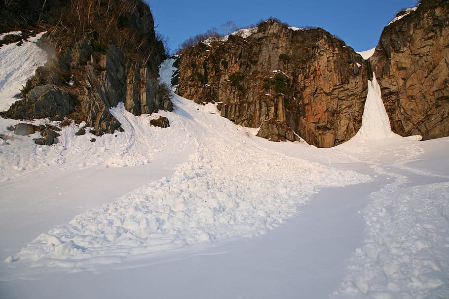 vandfald, lavine, vulkan, kaskade, Grænseværdi, overløbskant, efterår, bjerg stream, bjerge, landskab, rejse, sten, natur, bjerglandskab, højland, bjergdal, højde, turisme, Kamchatka, vand, sne, sneen, foden, kold temperatur, vinter, rock-objekt, klippe, skønhed i naturen, himmel, scenics - natur, miljø, bjerg, rock formation, solid, rolig scene, ingen mennesker, jord, ikke-urbane scene, dag, udendørs, snedækket bjerg, 1080P