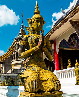 Gottheit, beten, Tempelanlage, Tempel, Nordthailand, Religion, Glauben, Spiritualität, Skulptur, gebaute Struktur, die Architektur, Statue, Anbetungsstätte, Darstellung, Kunst und Handwerk, menschliche Darstellung, Gebäudehülle, goldfarben, männliche Ähnlichkeit, Gebäude, Himmel, Kreativität, keine Leute, draußen, aufwendig, Turm, 2K, CC0, gemeinfrei, lizenzfrei