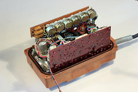 Polska, radziecki, zimno, wojna, geiger, licznik, radioaktywność, promieniowanie, czek, Wybierz, elektroniczny, składniki, okablowanie, metal, żadnych ludzi, bezpieczeństwo, dzień, wysoki kąt widzenia, martwa natura, ochrona, zamek, zbliżenie, kłódka, skupić się na pierwszym planie, Natura, połączenie, na dworze, stół, transport, miłość, most - struktura stworzona przez człowieka, odbicie, blokada miłości, 5K, CC0, domena publiczna, darmowe zdjęcia