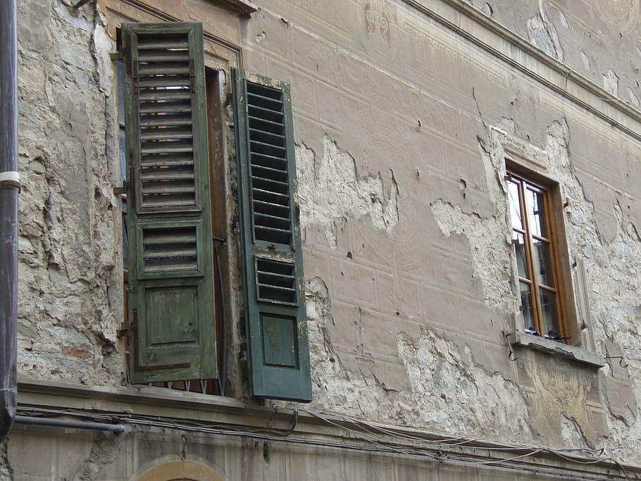 persianas, janela, parede, gesso, de madeira, quebrado, Itália, exterior, estrutura construída, arquitetura, exterior do edifício, construção, velho, ninguém, visão de baixo ângulo, dia, intemperizado, abandonado, Distrito residencial, estragado, recurso de construção de parede, atropelar, ao ar livre, quadro completo, história, deterioração, declínio, arruinado, 2K