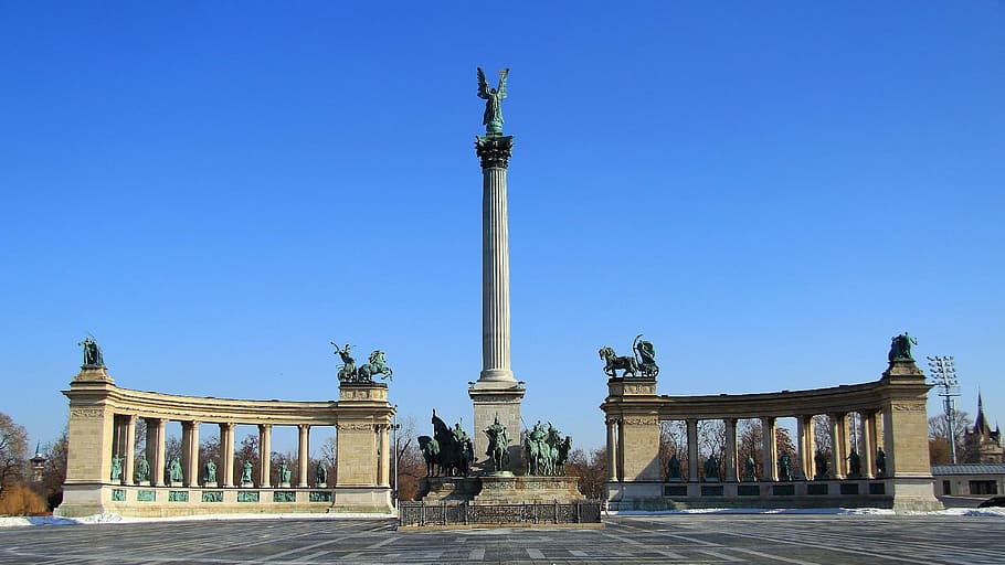 statua della torre, colonna, budapest, piazza degli eroi, luce del sole, colonna architettonica, storia, destinazioni di viaggio, architettura, monumento, città, viaggio, cielo, memoriale, il passato, struttura costruita, statua, turismo, scultura, cielo sereno, natura, blu, soleggiato, arte e artigianato, nessuno, colonnato, porta della città, 1080P