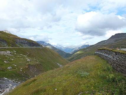 montagne, passaggio, cielo, nuvole, alpino, Europa, prato, alpenblick, nuvola - cielo, scenics - natura, montagna, bellezza nella natura, scena tranquilla, la tranquillità, ambiente, catena montuosa, scena non urbana, paesaggio, natura, giorno, idilliaco, nessuno, colore verde, a distanza, pianta, all'aperto, valle, 2K, CC0, dominio pubblico, privo di copyright