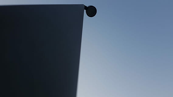 Senza titolo, astratto, luce, minimo, sicurezza, minimalismo, minimalista, moderno, blu, grigio, arredo urbano, cielo, elettricità, polo, palo della luce, Inquadratura dal basso, architettura, cielo sereno, giorno, copia spazio, nessuno, struttura costruita, natura, esterno dell'edificio, all'aperto, telecamera di sicurezza, tecnologia, altoparlante, forma, costruzione, colore nero, luce del sole, singolo oggetto, vuoto, 4K, CC0, dominio pubblico, privo di copyright
