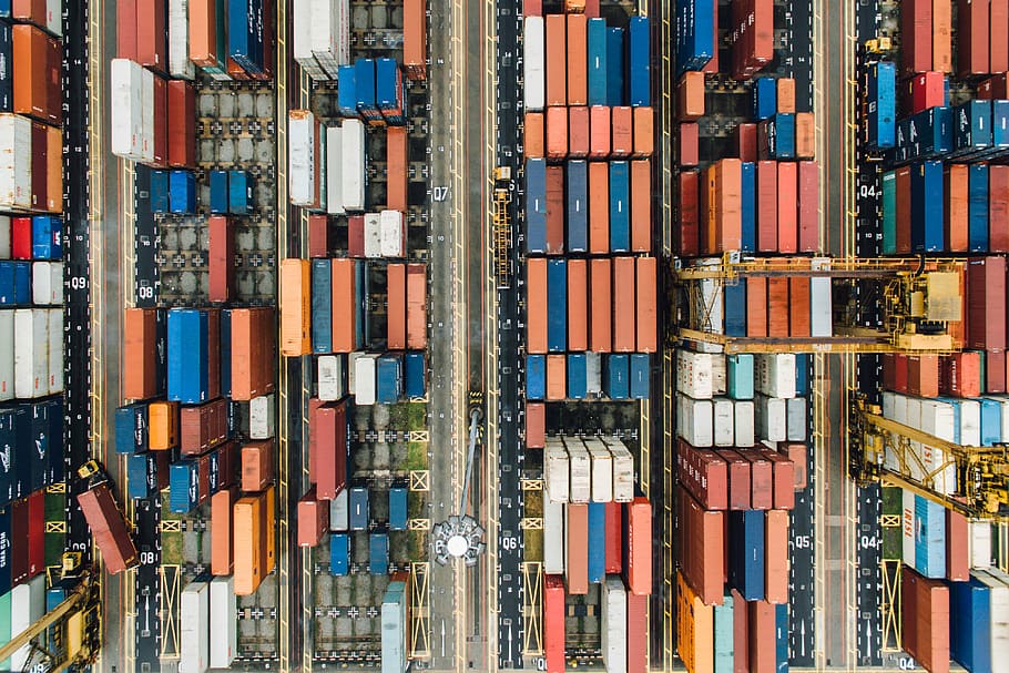 aèria, foto, proveït, furgonetes de càrrega, contenidor, furgoneta, exportar, viatjar, càrrega, moll, bloc, carrer, contenidor de càrrega, transport de mercaderies, Enviament, moll comercial, arquitectura, pila, gran grup d'objectes, negocis, transport, indústria, fons, port, comerç, multicolor, venda al detall, cap gent, aigua, marc complet, a l'aire lliure, 4K