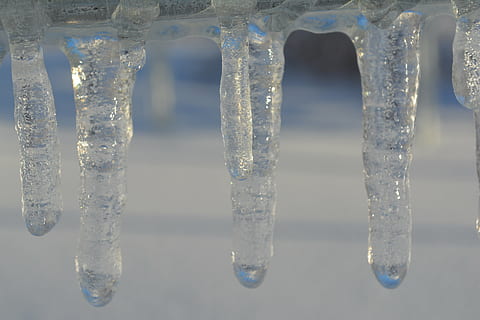 gocce, inverno, freddo, ghiaccio, acqua, natura, gel, temperatura fredda, congelato, avvicinamento, nessuno, ghiacciolo, giorno, la neve, cristallo, ambiente, cristallo di ghiaccio, bellezza nella natura, concentrarsi sulle conoscenze acquisite, all'aperto, brina, purezza, fusione, 5K, CC0, dominio pubblico, privo di copyright