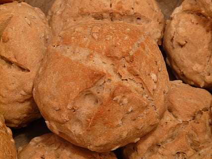 rotolo, pane, infornare, mangiare, cibo, suscitare, fatti in casa, cibo e bevande, al forno, nessuno, in casa, avvicinamento, freschezza, pronto a mangiare, Marrone, natura morta, fotogramma intero, mangiare sano, benessere, vista dall'alto, gruppo di oggetti, girato in studio, indulgenza, gruppo medio di oggetti, spuntino, tentazione, 2K, CC0, dominio pubblico, privo di copyright