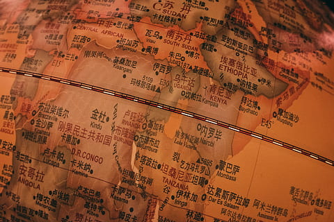 bruin, printpapier, kaart, oranje, grijs, wereldbol, evenaar, detailopname, karakter, Chinese, Engels, volledig kader, geen mensen, binnenshuis, tekst, achtergronden, patroon, bladmuziek, vel, muziek-, muziek noot, papier, geschiedenis, kunst cultuur en entertainment, klassieke muziek, antiek, architectuur, geneeskunde, klassieke stijl, 4K, CC0, publiek domein, royaltyvrij