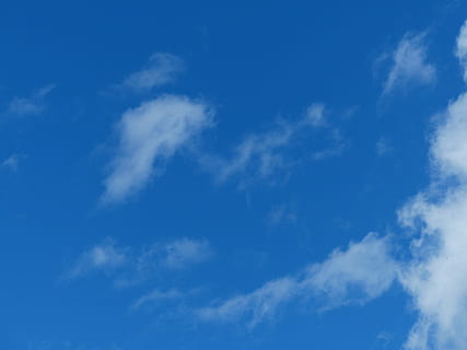 céu, nuvens, gota de chuva, branco, azul, dia de verão, natureza, clima, dia, ar, ao ar livre, origens, verão, nuvem - céu, nuvem cumulus, espaço, cloudscape, estratosfera, scenics, meteorologia, nublado, fofo, atmosfera, vento, beleza na natureza, meio Ambiente, cor branca, scenics - natureza, ninguém, luz solar, luz - fenômeno natural, limpar \ limpo, fraco, brilhante, 4K, CC0, domínio público, royalty free