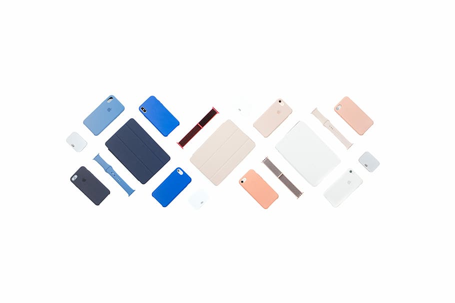 piatto, posare, fotografia, inteligente, casi di dispositivi, lotto di prodotti apple, Telefono, display, design, sfondo, bianca, linea, minimalismo, modulo, Prodotto, digitale, elettronico, gruppo, disposizione, distesa piatta, modello, colore, tampone, tavoletta, bastone, attrezzatura, sfondo bianco, girato in studio, copia spazio, ritagliare, in casa, natura morta, nessuno, Colore bianco, preparativi, forma, tecnologia, forma geometrica, multicolore, comunicazione, connessione, avvicinamento, grande gruppo di oggetti, forma quadrata, giocattolo, vista dall'alto, 5K