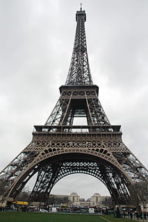 Paris, eiffel, tårn, arkitektur, bygget struktur, rejsemål, himmel, høj - høj, turisme, by, rejse, metal, lav vinkel visning, fortiden, sky - himmel, historie, natur, ingeniørarbejde, bue, dag, udendørs, jern - metal, jern, 2K, CC0, offentligt domæne, royaltyfrie
