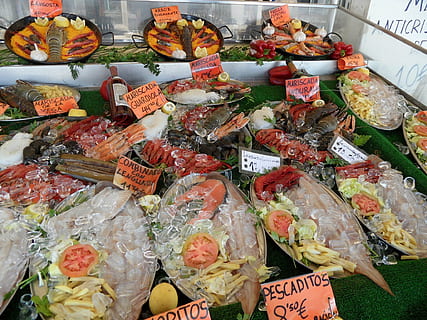 fish, shellfish, raw, sea, fishmonger, food, food and drink, freshness, for sale, seafood, choice, wellbeing, retail, market, healthy eating, text, abundance, variation, price tag, large group of objects, high angle view, still life, no people, market stall, retail display, fish market, sale, 1080P, CC0, public domain, royalty free