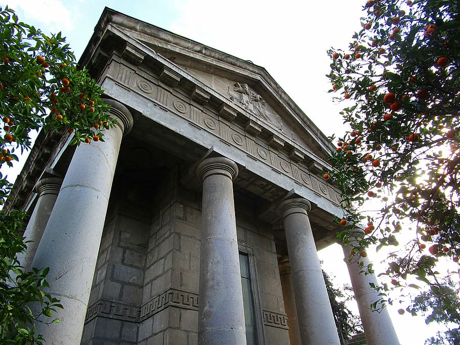 construcció, pilars, perspectiva, estructura, arquitectura, vell, columna arquitectònica, estructura construïda, arquitectura i edificis, història, lloc famós, exterior de l'edifici, arbre, vista d’angle baix, planta, cel, naturalesa, dia, el passat, cap gent, creixement, edifici, a l'aire lliure, destinacions de viatge, turisme, cel clar, viatjar, columnata, 5K