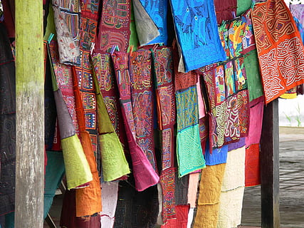 stof, linned, tekstil, mønster, materiale, design, kulturer, Asien, multi farvet, oprindelig kultur, hængende, detail, ingen mennesker, til salg, side om side, valg, variation, marked, i en række, dag, tæt på, stor gruppe af objekter, religion, udendørs, tøj, Kunst og håndværk, detailvisning, blomstermønster, 2K, CC0, offentligt domæne, royaltyfrie