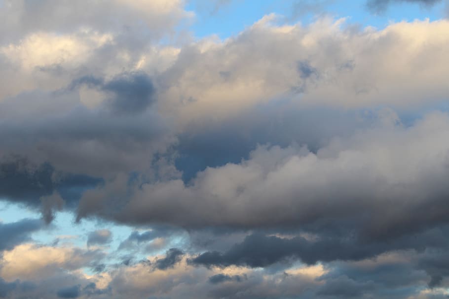 Himmelblå, mørke skyer, skyer, himmel, blå, skyer form, overdækket himmel, front detalje, aftenhimmel, landskab, natur, vejr, humør, himlen, helvede, brydning, atmosfærisk, atmosfære, mørk, lichtspiel, mørke, Abendstimmung, kontrast, sky - himmel, cloudscape, udendørs, overskyet, baggrunde, dag, klima, scenics, meteorologi, luft, sommer, skønhed i naturen, cumulus sky, scenics - natur, ingen mennesker, dramatisk himmel, miljø, vind, humørlig himmel, lav vinkel visning, storm, ro, ildevarslende, 5K