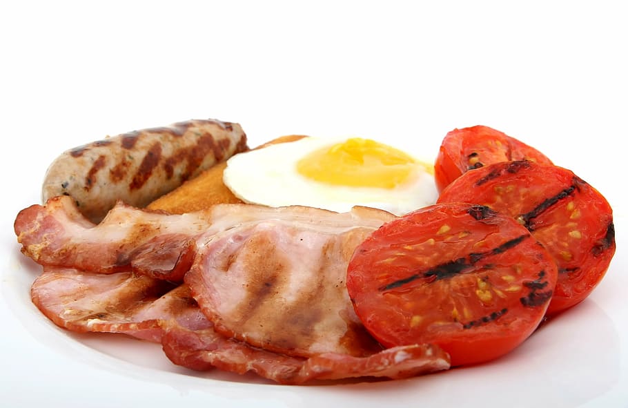 salsitxa;, bacó, ou, a la graella, tomàquets, pa, esmorzar, rostit, marró, embolcallat, colesterol, colorit, cuinar, profund, dieta, fer dieta, sopar, greix, menjar, fresc, fregit, fregir, gammon, daurat, bo, greixós, graella, pernil, hash, salut, saludable, aïllat, dinar, carn, al matí, natural, nutrició, orgànic, carn de porc, vermell, restaurant, salsitxa, brindis, tomàquet, verdures, pes, blanc, groc, eix, menjar i beguda, tallar, fons blanc, gourmet, tir de l'estudi, placa, llest per menjar, alimentació saludable, frescor, vegetals, a l'interior, primer pla, cap gent, ou fregit, luxe, 2K