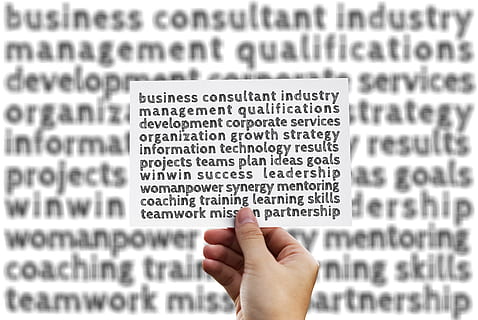 la personne, en portant, blanc, papier d'imprimante, affaires, la gestion, main, laisser, marqueur, mots clés, texte, interprétation, mot-clé, contrôle, graphique, mots, Objectifs d'apprentissage, coordination, conceptuel, cible, nuage, concept, Planification, directeur, groupe, collection, projet, plan, qualité, la finance, équipe, Succès, honnêteté, entreprise, terme, efforts conjugués, travail en équipe, la coopération, personnages, Partenariat, cercle, district, cercles, orbite, Zirkel, des collaborations, ensemble, sociable, social, personnes, relation, forme, figure, unité, stratégie, organisation, relier, homme d'affaire, la communication, lien, explication terme, chiffon, main humaine, Les données, La technologie, éducation, l'Internet, apprentissage, Technologie sans fil, réseau informatique, ordinateur, partie du corps humain, cyberespace, problèmes sociaux, codage, code binaire, à l'intérieur, Langage informatique, communications globales, en cours d'analyse, 5K