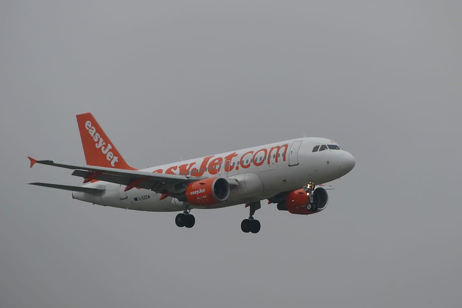 avió, eindhoven, a l'aire lliure, vista lateral, transport, sol objecte, vehicle aeri, tir de l'estudi, manera de transport, volant, cel, còpia espai, cap gent, moviment, en moviment, naturalesa, dia, cel clar, a l'aire, viatjar, text, 4K
