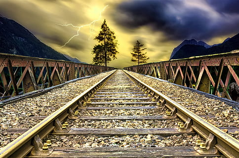 fotografia, cinzento, trilhos de trem, por do sol, crepúsculo, céu, nuvens, relâmpago, tempestade, hdr, lago, agua, reflexões, floresta, arvores, madeiras, lindo, rochas, pedras, lares, casas, luzes, vale, desfiladeiro, montanhas, estrada de ferro, parecia, rastrear, trem, lugares perdidos, linha ferroviária, sem fim, velho, vias férreas, enferrujado, místico, pforphoto, humor, construção, ponte, atmosfera, sair, Escócia, rota, longe, em linha reta, verde, profundo, ameaçador, nuvem - céu, ferrovia, Transporte ferroviário, transporte, direção, o caminho a seguir, montanha, Perspectiva Diminutiva, ninguém, natureza, ponto de fuga, árvore, conexão, arquitetura, beleza na natureza, scenics - natureza, metal, ao ar livre, cascalho, longo, 5K, CC0, domínio público, royalty free