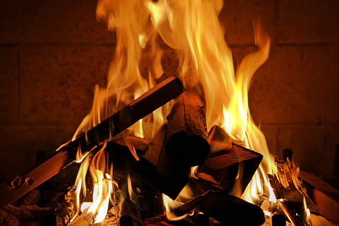 api, musim dingin, hangat, dingin, romantis, nyaman, panas, kayu, perapian, membakar, nyaman hangat, pembakaran, api - fenomena alam, suhu panas, bahan kayu, log, kayu bakar, alam, gerakan, malam, dalam ruangan, tidak ada orang, gerakan kabur, warna oranye, merapatkan, api unggun, 4K, CC0, domain publik, bebas royalti