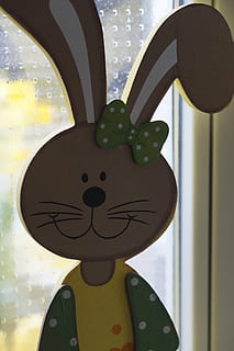 conejo de Pascua, liebre, simpático, gracioso, Pascua de Resurrección, figura, animal, primavera, divertido, decorativo, holzfigur, decoración, marrón, niños, saludo de pascua, Arte y artesanía, representación, creatividad, de cerca, adentro, representación humana, nadie, ventana, centrarse en primer plano, color verde, arte, naturaleza muerta, material de vidrio, día, cara, juguete, antropomórfico, cara sonriente antropomorfa, 5K
