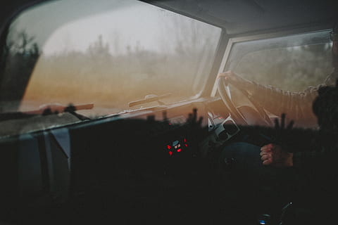 drenham, untitled, chauffør, kørsel, dashabord, bil, mennesker, transportmidler, forrude, vindue, herrer, land køretøj, transportform, køretøj interiør, glas - materiale, motor køretøj, gennemsigtig, indendørs, natur, gruppe af mennesker, plante, rejse, bil interiør, træ, dag, rigtige mennesker, tur, 2K, CC0, offentligt domæne, royaltyfrie