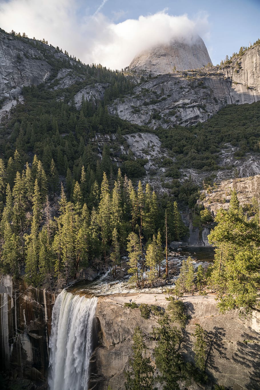 verd, arbres, muntanya, aèria, fotografia, cau, envoltat, pins, cascada, paisatge, penya-segat, arbre, desert, escalada, senderisme, vall de Yosemite, vall, hora daurada, posta de sol, mai deixeu d’explorar, explorador, explorar, planta, bellesa a la natura, escenics - natura, aigua, cel, naturalesa, núvol - cel, escena no urbana, escena tranquil·la, tranquil·litat, cap gent, dia, medi ambient, creixement, rock, aigua que flueix, a l'aire lliure, Serra, que flueix, formació, 8K