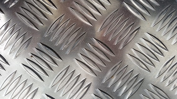 struktur, ark, riller, baggrund, metal, sølvfarvet, sølv - metal, makro, mønster, grå, baggrunde, fuld ramme, tekstureret, tæt på, ingen mennesker, metalplader, ekstrem nærbillede, høj vinkel visning, abstrakt, design, gentagelse, indendørs, direkte over, stål, abstrakte baggrunde, tekstureret effekt, legering, palmblad, 2K, CC0, offentligt domæne, royaltyfrie