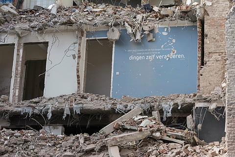 cambio, demolición, entrenamiento, Progreso, demolición de edificios, muerto, lío, vacante, creativo, estado de descomposición, organización, administración, participación, organizaciones, compañías, crisis, vencimiento, toekomstperspectief, ruina, escombros, planificación, refrescar, renovación, movimiento, crecimiento, abandonado, arquitectura, estructura construida, dañado, edificio, nadie, destrucción, texto, comunicación, día, antiguo, escritura occidental, roto, demolido, atropellar, exterior del edificio, deterioro, al aire libre, metal, arruinado, lugar, colapsando, 5K, CC0, dominio público, libre de derechos