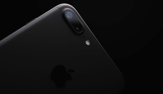 schwarzes android smartphone, schwarz, iphone 7, Plus, iphone, Kamera, Apfel, Studio, Beleuchtung, Studioaufnahme, Kommunikation, schwarze Farbe, schwarzer Hintergrund, Technologie, keine Leute, kabellose Technologie, Verbindung, drinnen, dunkel, einzelnes Objekt, Nahansicht, Silhouette, tragbares Informationsgerät, Platz, Tierthemen, Tier, Smartphone, Seitenansicht, Tierwelt, 4K, CC0, gemeinfrei, lizenzfrei