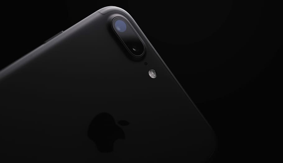 schwarzes android smartphone, schwarz, iphone 7, Plus, iphone, Kamera, Apfel, Studio, Beleuchtung, Studioaufnahme, Kommunikation, schwarze Farbe, schwarzer Hintergrund, Technologie, keine Leute, kabellose Technologie, Verbindung, drinnen, dunkel, einzelnes Objekt, Nahansicht, Silhouette, tragbares Informationsgerät, Platz, Tierthemen, Tier, Smartphone, Seitenansicht, Tierwelt, 4K