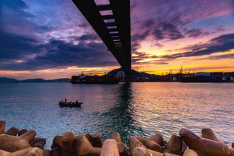 corp, apă, de aur, ora, constructie, pod, apus de soare, peisaj, natural, mare, hai bian, navă, vară, oraș, Hong Kong, nor - cer, cer, nici o persoana, construită, arhitectură, frumusețe în natură, natură, scenice - natura, culoare portocalie, transport, conexiune, în aer liber, o scenă liniștită, exteriorul clădirii, pod - om construit, dafin, 5K, CC0, domeniu public, fără drepturi de autor