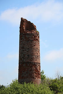Kamin, zugrunde richten, Ziegelei, Ostfriesland, Pilsum, beenden, zerfallen, alt, Gebäude, gebrochen, vorübergehend, Ruinen, verlassen, Fabrikgebäude, verfallen, Industrie, altes Gebäude, krank, Himmel, Natur, Geschichte, Pflanze, die Architektur, die Vergangenheit, Tag, gebaute Struktur, keine Leute, Flachwinkelansicht, beschädigt, wolke - himmel, alte Ruine, heruntergewirtschaftet, uralt, schlechter Zustand, Blau, Sonnenlicht, draußen, ruiniert, Verschlechterung, alte Zivilisation, 5K, CC0, gemeinfrei, lizenzfrei