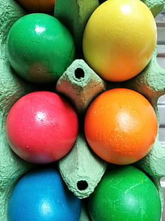 uovo, colorato, Pasqua, uova di Pasqua, buona Pasqua, uova colorate, uova di Pasqua tinte, multicolore, cibo, cibo e bevande, natura morta, uovo di Pasqua, celebrazione, mangiare sano, nessuno, benessere, avvicinamento, in casa, direttamente sopra, freschezza, colore verde, vacanza, gruppo di oggetti, preparativi, 4K, CC0, dominio pubblico, privo di copyright